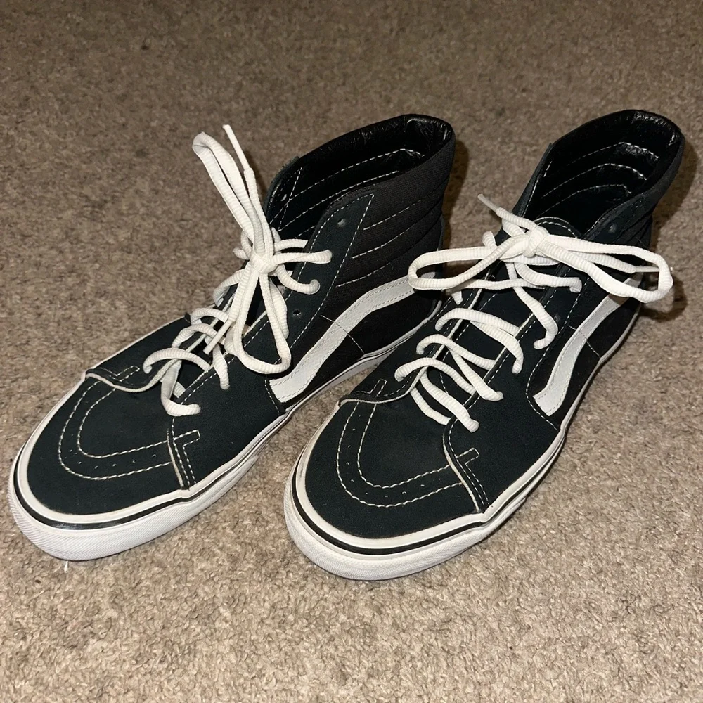 Hi-Top Vans - Picture 3 of 8
